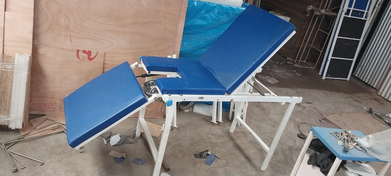 GYNAECOLOGICAL EXAMINATION TABLE